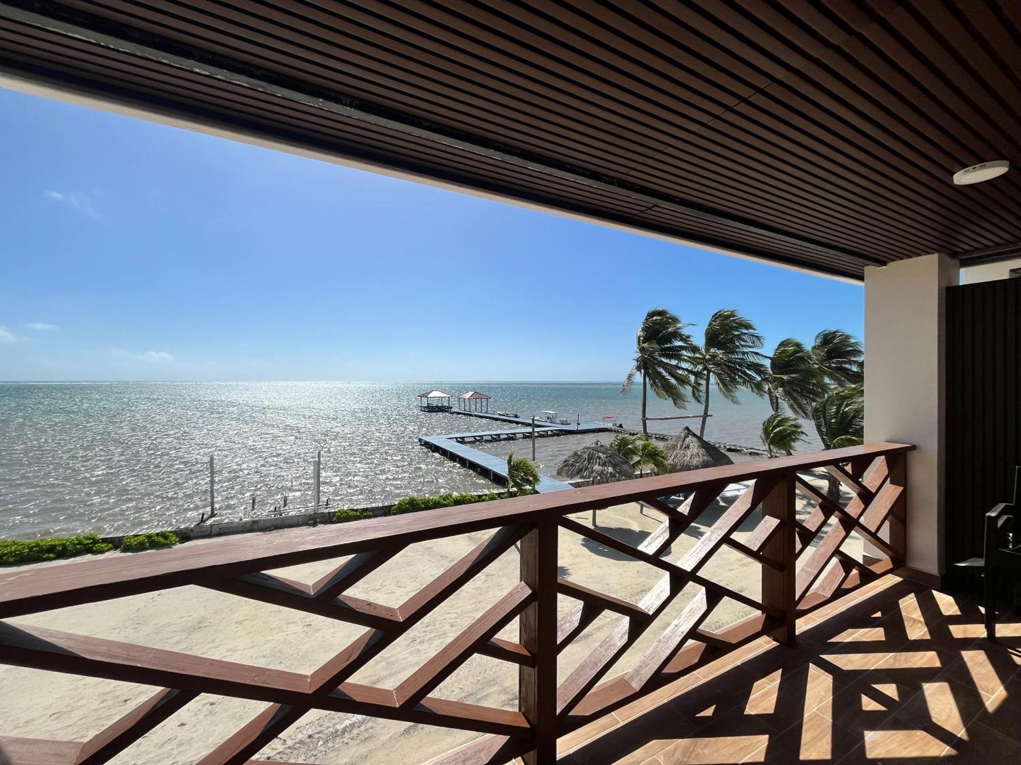 Captain Morgan'S Retreat San Pedro  Exterior photo